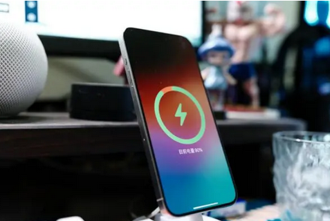 集美苹果15换屏服务分享用什么充电器给iPhone15充电更好 